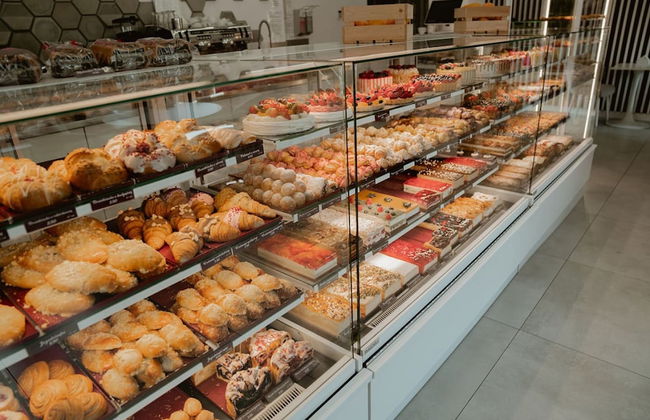 Chic Metro-side Apartment - Photo 22