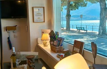 Lake Como PORTO VECCHIO - Charming Lakefront Apartment in the Heart of Domaso - Foto 2