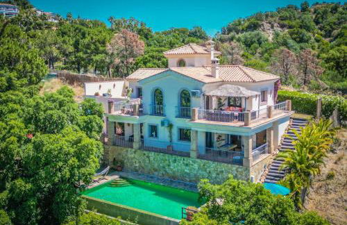 Luxury Villa - Sleeps up to 8 & Infinity Pool - Photo 2