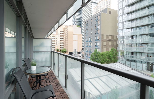 Modern Condo in Financial District - Photo 34