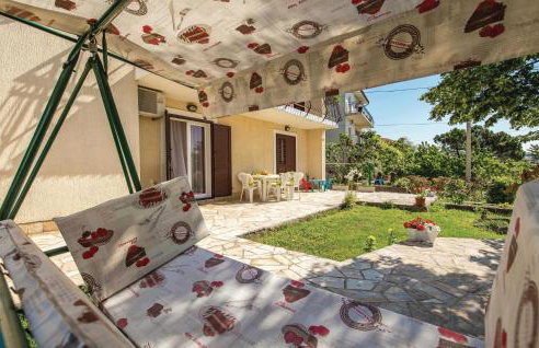 3 Bedroom Cozy Apartment In Viskovo - Foto 11