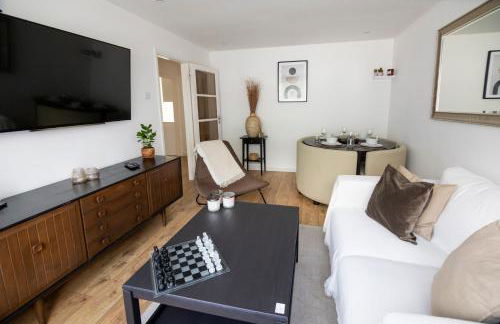 Gorgeous Modern Apartment near Redhill Station inc Private Garden & Parking - Foto 11