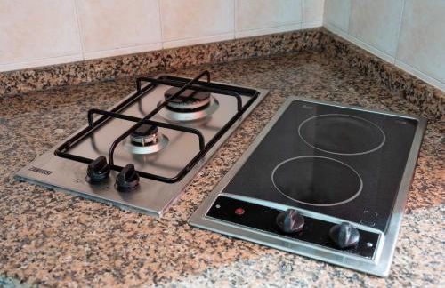 KING SIZE Bed with Air Conditioning near the BEACH & FREE Street Parking - Foto 35