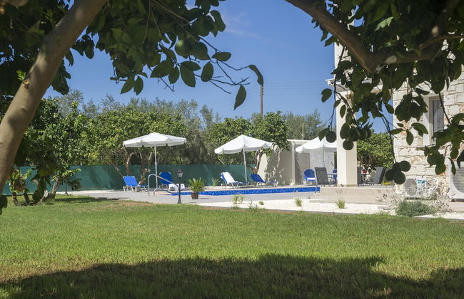 Stunning new Beach Front Villa,1st Line to the Beach, Large Pool, Wonderful Area - Foto 50