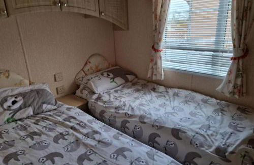 Caravan - Sleeps 4 - Pet Friendly - Parking - Foto 17