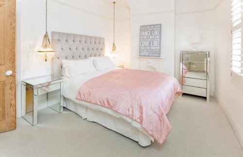 Stamford Park Road by YourStays, A wonderful family townhouse in a superb location! - Foto 2