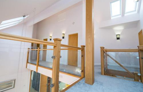 Modern 4-Bed Home Spacious & Comfortable - Pass the Keys - Foto 21