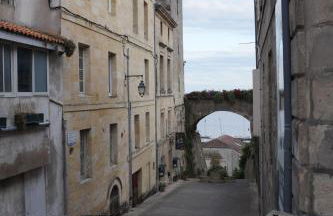 Belle maison de 1800 au centre de Bourg - Foto 2