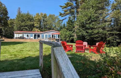 Stunning Oceanfront Ranch Cottage with Private Beach & Fire Pit Near Acadia National Park, Gouldsboro Maine - Foto 4