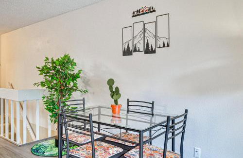 Lake Oswego Condo with Balcony, 3 Mi to the Water! - Foto 6