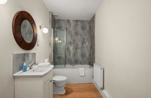 Rosebank House - 12 Guests, 6 Ensuite Bedrooms, EV point, Games Rooms, Wood Burner, Pet Friendly! - Photo 22