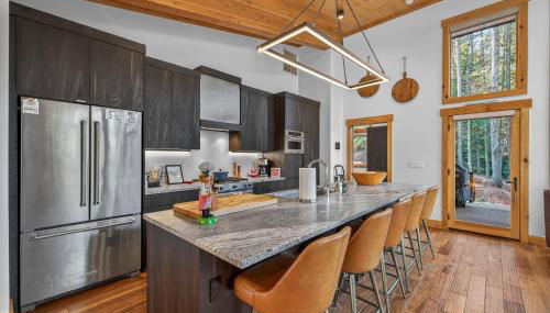 Black Diamond Chalet! Quiet, Private Mountain Luxury- Near Tamarack Resort- Lake Cascade - Foto 4