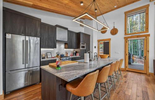 Black Diamond Chalet! Quiet, Private Mountain Luxury- Near Tamarack Resort- Lake Cascade - Foto 4