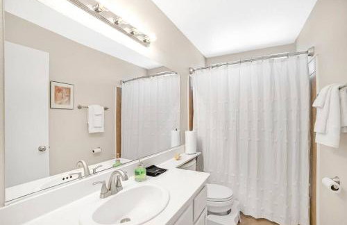 Spacious Modern Home Family or work WFH Friendly - Foto 10