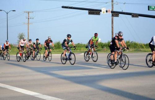 Centrally-Located 1BR Suite with Resort Pool View - Foto 17