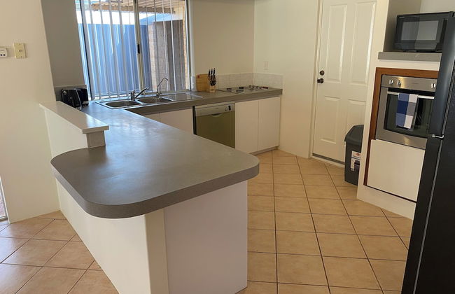 Ocean Keys Family Accommodation - Photo 8