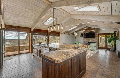 Secluded Luxury Retreat: 15 Acres, Views, Hot Tub - Foto 21