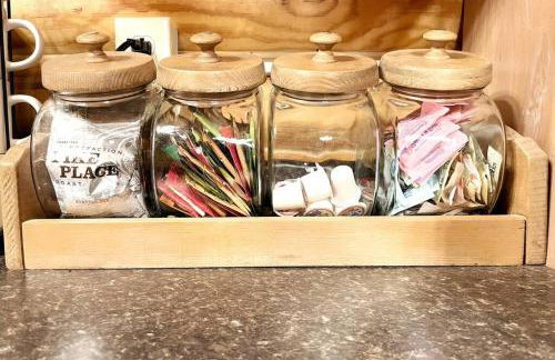 One of a Kind Rustic Log Cabin near Bryce Resort - Large Game Room - Fire Pit - Large Deck - BBQ - Foto 14