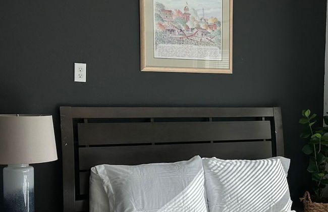 Cute Tiny House With Fenced Yard Near Plaza Dist - Photo 3