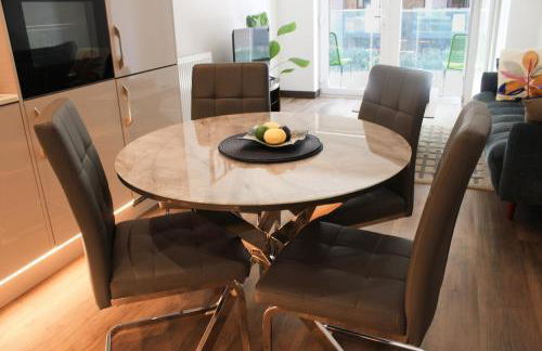 The Ivy Abode, Stylish 2-Bed Apartment Free Parking - Foto 7