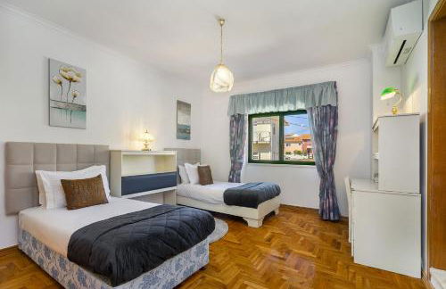 WHome Perfect Family Hideout Residence w/AC & 4BR + 5BA - Foto 38