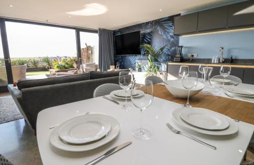 Sea Scape - Photo 10