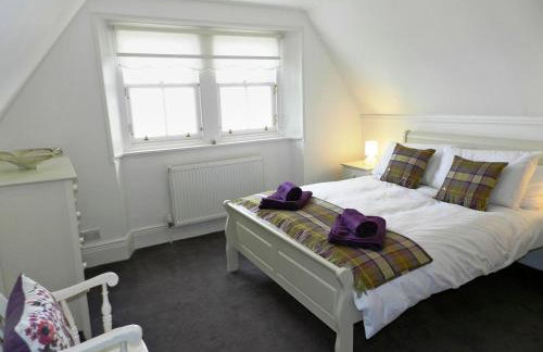 Craegard House - Photo 9