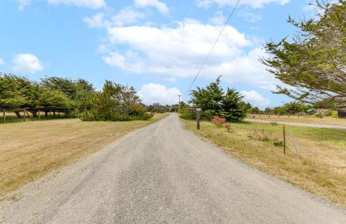 Walk to Beach Luxury Oceanfront Escape in Caspar - Photo 24