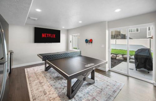 Charming Family Stay w Arcade Theatre Ski Haven Walking trails and river walk in backyard - Foto 15