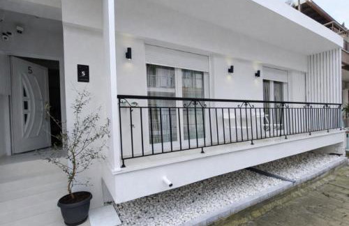 Almond Jacuzzi Suites - Private Jacuzzi - Self Check-In - Free & Easy Street Parking - Foto 15