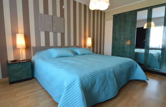 Family Home With Garden - Photo 3