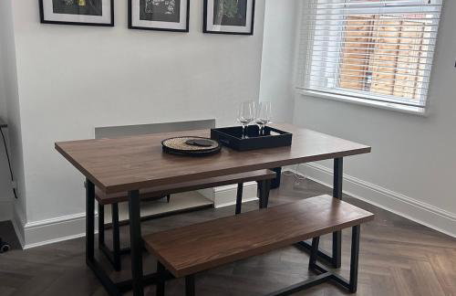 Stylish House near Conference Centre with Free Parking - Foto 10