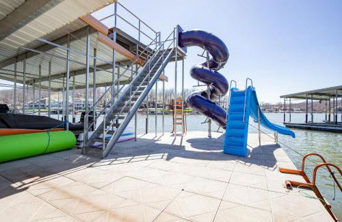 Luxury Home on Cove with Boat Slips, Waterslides, and Jump Deck - Foto 70