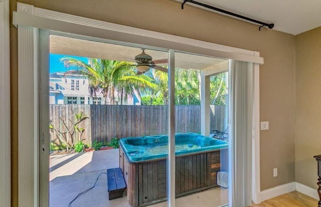 Beautifully Renovated 5 Bedroom with Guest House 5 Home by RedAwning - Foto 70