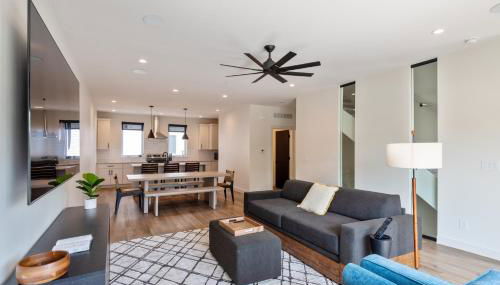 New Modern Townhome With Rooftop Patio 2 Bedroom Townhouse by RedAwning - Foto 4