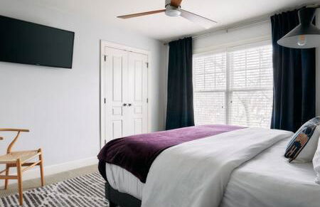 Modern Home next to Vanderbilt Campus with Parking, Screened Porch & Workspace, Walk to Hillsboro Village, Fido & Pancake Pantry, Minutes to Music Row, 12 South & Broadway, Perfect for Families, Friends & University Visits - Foto 22