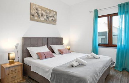 Awesome Home In Tinj With Jacuzzi - Photo 18