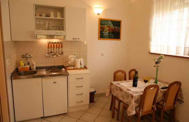 Sea front stone house - Photo 33