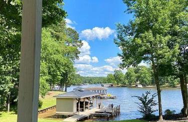 Serene Lakefront Home with Hot Tub and Boat for Rent! - Foto 3