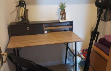 Modern 3 bedroom home *EVcharging* Garden, Parking - Photo 5