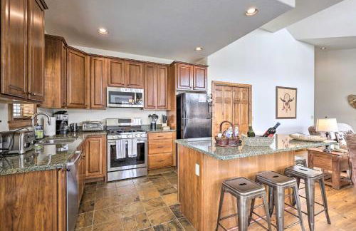 Luxe Rocky Mtn Retreat with Hot Tub - By Winter Park - Foto 7