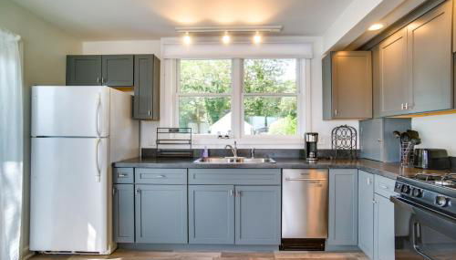 Mashpee Cottage with Deck Walk to Beach - Foto 3