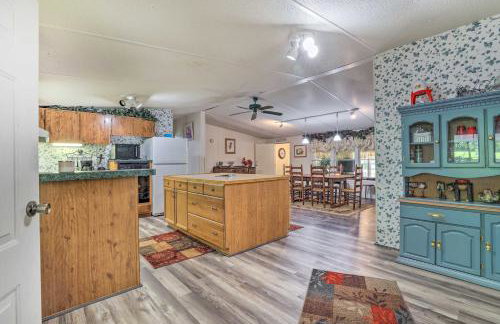 Waterfront Sparta Gem with Fire Pit and Kayak! - Foto 11