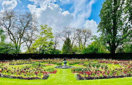 2 Bedroom House Central London - Free Parking - Foto 24