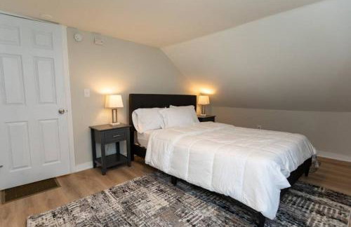 Updated & Comfy Bungalow with Parking Easy Access - Foto 17