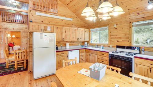 Wraparound Deck and Grill Deadwood Cabin - Foto 3