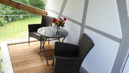 Ruhige Ferienwohnung mit Balkon und Blick in die Natur - Foto 3