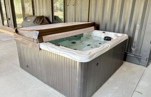 Two Pines - Unique container home w/hot tub - Downtown - Trailer Parking - Pet friendly - Foto 39