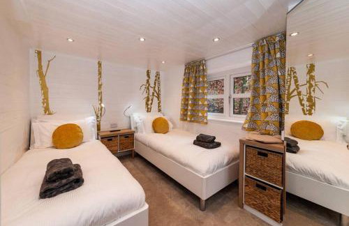 Mistletoe One Luxury Lodge with Hot Tub Windermere - Photo 26