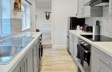 Amaya Six - Sleeps 4 - Modern 1 bed Apartment - Newly renovated - Central Location - Grantham - Free Gym Access - Foto 5